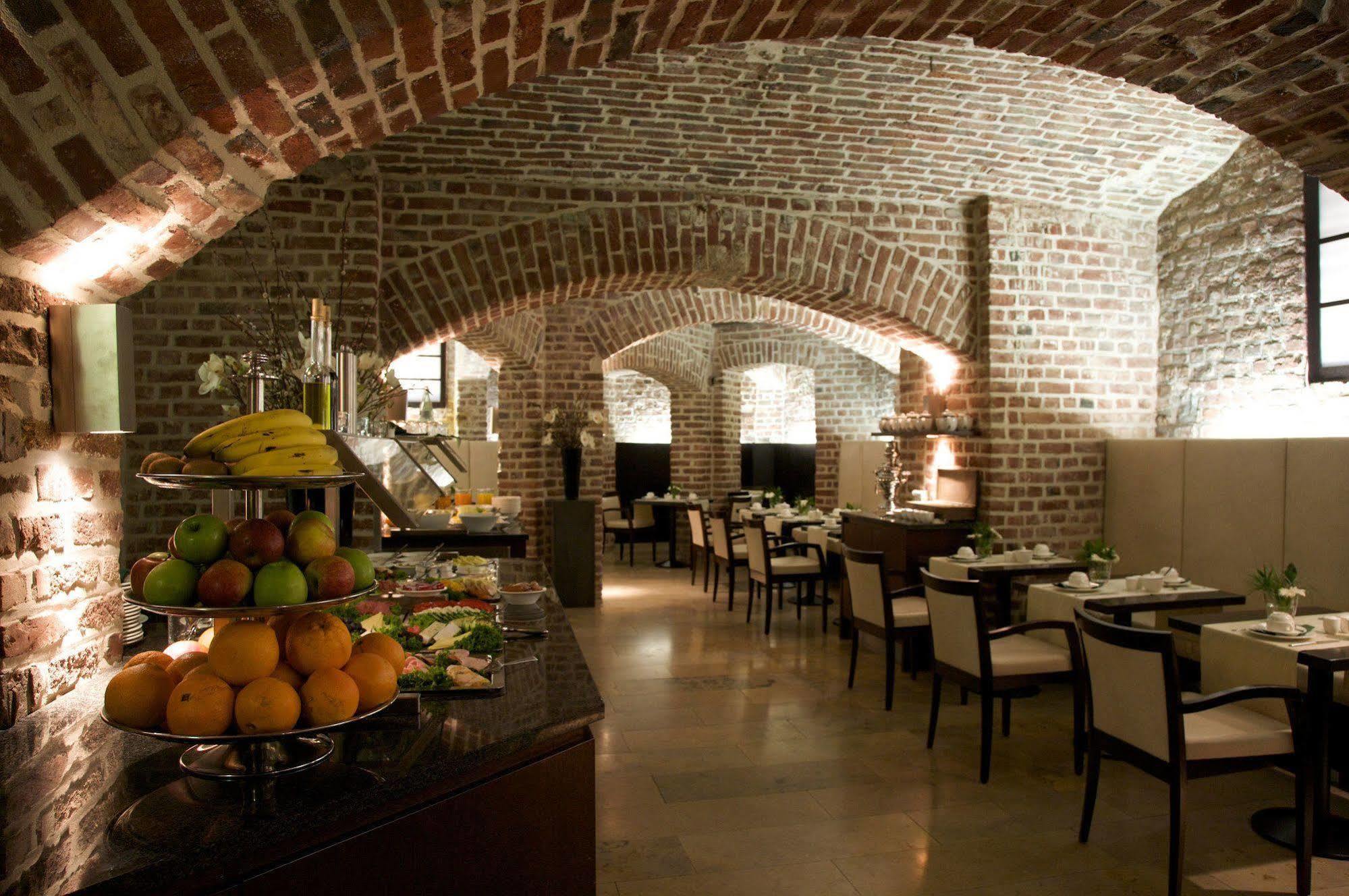 Burns Art Hotel Düsseldorf Restaurant photo