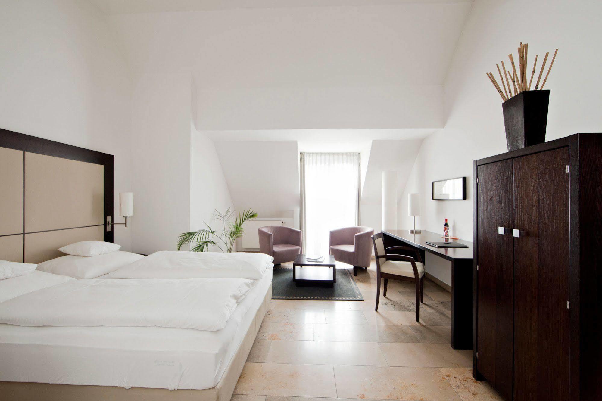 Burns Art Hotel Düsseldorf Chambre photo